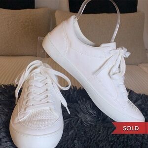 🔸Perforated white leather sneakers, banana republic Women 7